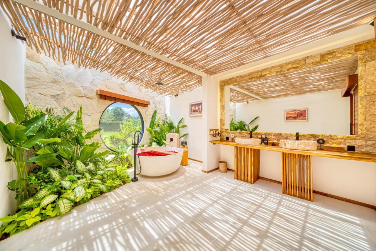 Villa El Gaucho: Brand New 9bdr Prime Location