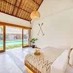 Villa El Gaucho: Brand New 9Bdr Prime Location